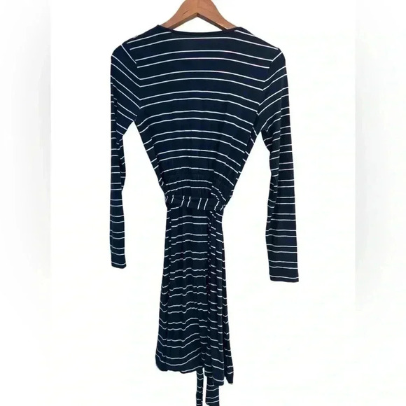 Vineyard Vines navy & white stripe faux wrap Size XS - Picture 6 of 6